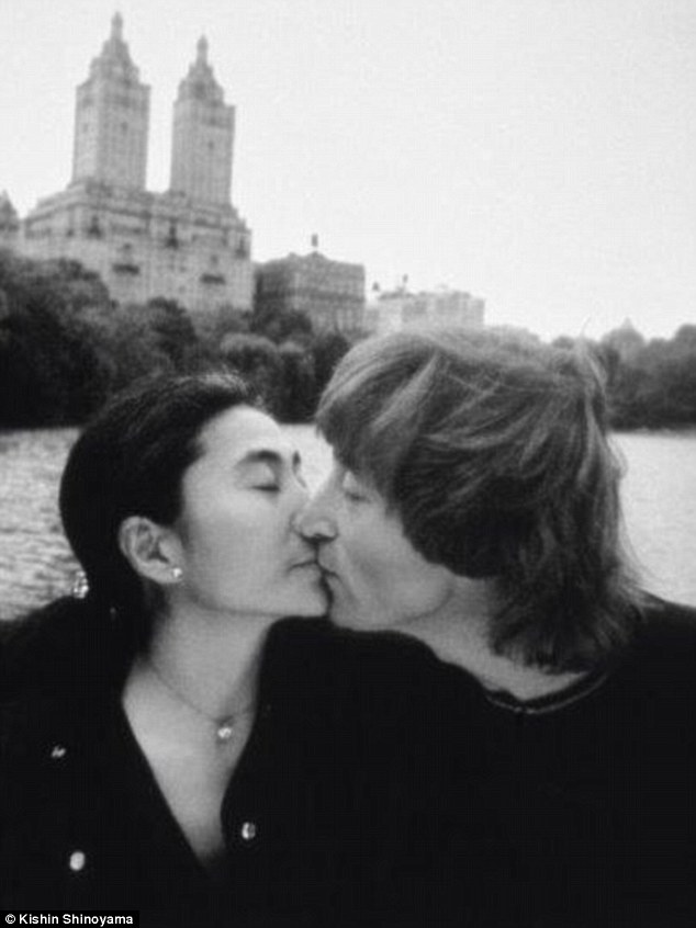 John Lennon_Yoko Ono_beautiful kiss.jpg
